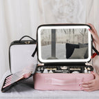 Pink makeup case with a mirror and lights held by a person, with text in Chinese above.